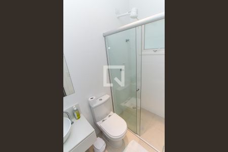 Casa de condomínio à venda com 700m², 4 quartos e 6 vagas Casa de condomínio à venda com 700m², 4 quartos e 6 vagasBanheiro de Serviço