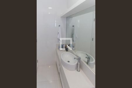 Casa de condomínio à venda com 700m², 4 quartos e 6 vagas Casa de condomínio à venda com 700m², 4 quartos e 6 vagasBanheiro da Suíte 4