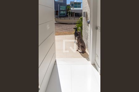 Casa de condomínio à venda com 700m², 4 quartos e 6 vagas Casa de condomínio à venda com 700m², 4 quartos e 6 vagasEntrada