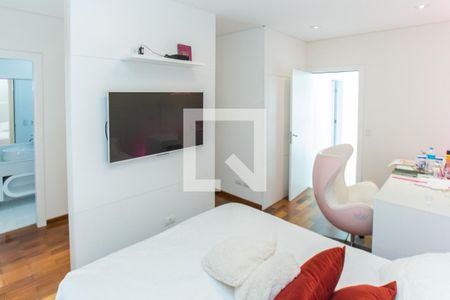 Casa de condomínio à venda com 700m², 4 quartos e 6 vagas Casa de condomínio à venda com 700m², 4 quartos e 6 vagasSuíte 4