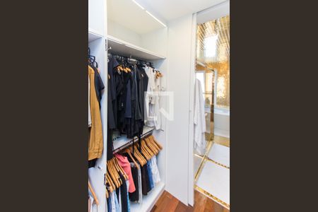 Casa de condomínio à venda com 700m², 4 quartos e 6 vagas Casa de condomínio à venda com 700m², 4 quartos e 6 vagasSuíte 1