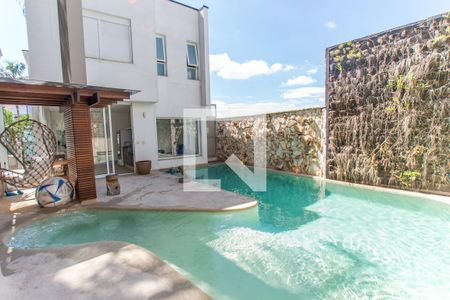 Casa de condomínio à venda com 700m², 4 quartos e 6 vagas Casa de condomínio à venda com 700m², 4 quartos e 6 vagasPiscina