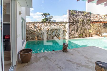 Casa de condomínio à venda com 700m², 4 quartos e 6 vagas Casa de condomínio à venda com 700m², 4 quartos e 6 vagasPiscina