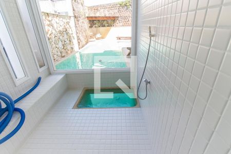 Casa de condomínio à venda com 700m², 4 quartos e 6 vagas Casa de condomínio à venda com 700m², 4 quartos e 6 vagasSauna