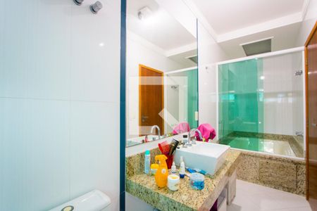 Casa à venda com 162m², 3 quartos e 4 vagasBanheiro do quarto 1