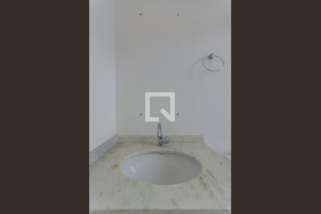 Banheiro suíte de apartamento à venda com 3 quartos, 76m² em Heliópolis, Belo Horizonte