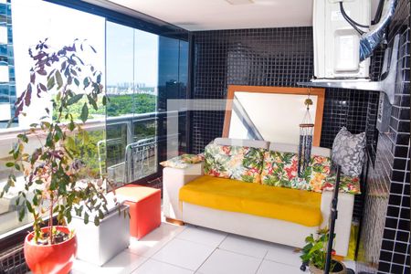Sala com varanda de apartamento para alugar com 1 quarto, 56m² em Caminho das Árvores, Salvador