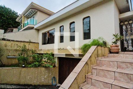 Casa para alugar com 340m², 4 quartos e 8 vagas Casa para alugar com 340m², 4 quartos e 8 vagasFachada