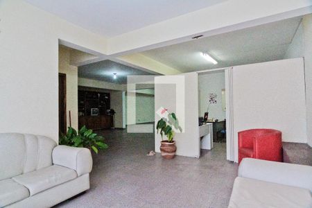 Casa para alugar com 340m², 4 quartos e 8 vagas Casa para alugar com 340m², 4 quartos e 8 vagasSalão