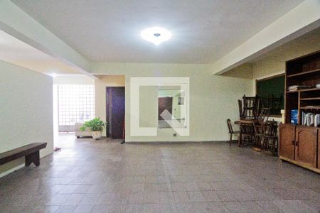 Casa para alugar com 340m², 4 quartos e 8 vagas Casa para alugar com 340m², 4 quartos e 8 vagasSalão