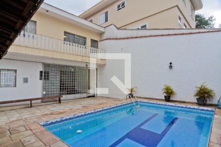 Casa para alugar com 340m², 4 quartos e 8 vagas Casa para alugar com 340m², 4 quartos e 8 vagasÁrea externa