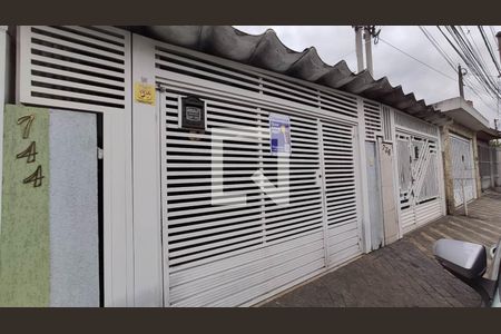 Casa à venda com 80m², 2 quartos e 1 vaga Casa à venda com 80m², 2 quartos e 1 vagaFachada