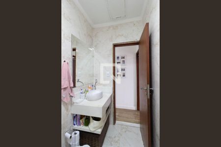 Casa à venda com 80m², 2 quartos e 1 vaga Casa à venda com 80m², 2 quartos e 1 vagaBanheiro