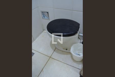 Apartamento à venda com 100m², 3 quartos e 1 vaga Apartamento à venda com 100m², 3 quartos e 1 vagaDetalhe Banheiro de serviço