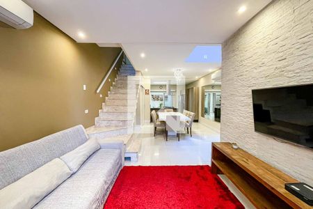 Sala de casa para alugar com 3 quartos, 144m² em Vila Carbone, São Paulo