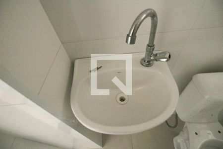 Banheiro de kitnet/studio para alugar com 1 quarto, 30m² em Jardim Alfredo, São Paulo