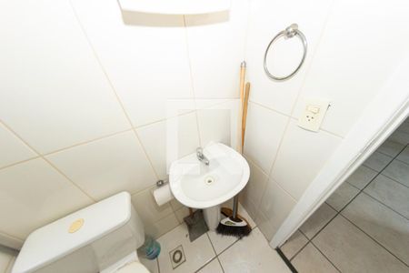 Banheiro de apartamento para alugar com 2 quartos, 52m² em Vila Valqueire, Rio de Janeiro