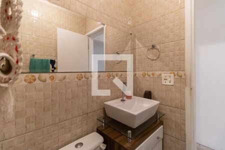 Casa à venda com 210m², 3 quartos e 2 vagas Casa à venda com 210m², 3 quartos e 2 vagasBanheiro Social