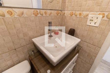 Casa à venda com 210m², 3 quartos e 2 vagas Casa à venda com 210m², 3 quartos e 2 vagasBanheiro Social