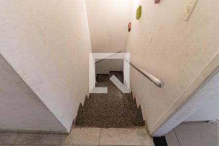 Casa à venda com 210m², 3 quartos e 2 vagas Casa à venda com 210m², 3 quartos e 2 vagasEscada