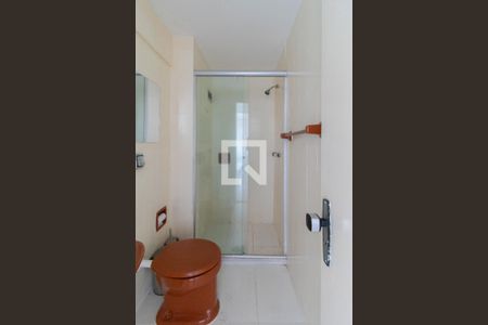 Banheiro de apartamento à venda com 1 quarto, 33m² em Menino Deus, Porto Alegre