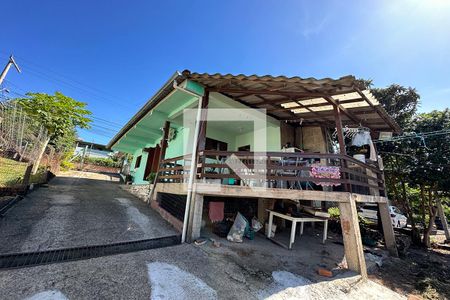 Casa à venda com 90m², 2 quartos e 1 vagaÁrea externa