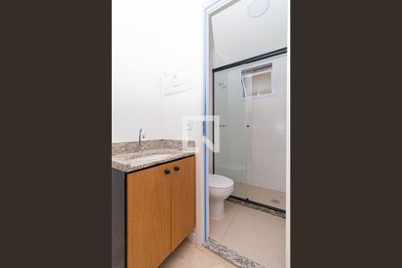 Banheiro de kitnet/studio para alugar com 1 quarto, 19m² em Bela Vista, São Paulo