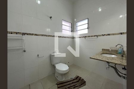 Casa para alugar com 160m², 4 quartos e 1 vaga Casa para alugar com 160m², 4 quartos e 1 vagaBanheiro Corredor