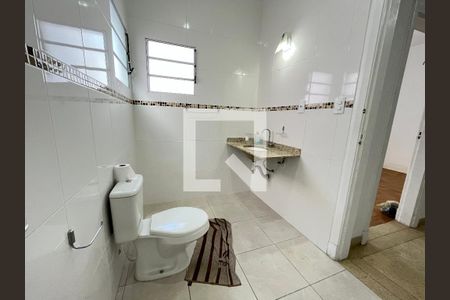 Casa para alugar com 160m², 4 quartos e 1 vaga Casa para alugar com 160m², 4 quartos e 1 vagaBanheiro Corredor