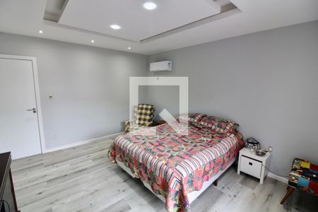 Casa de condomínio à venda com 260m², 5 quartos e 3 vagasSuíte 3