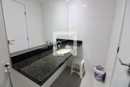 Casa de condomínio à venda com 260m², 5 quartos e 3 vagasBanheiro da Suíte 1