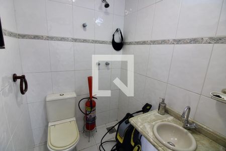 Casa de condomínio à venda com 260m², 5 quartos e 3 vagasBanheiro de serviço