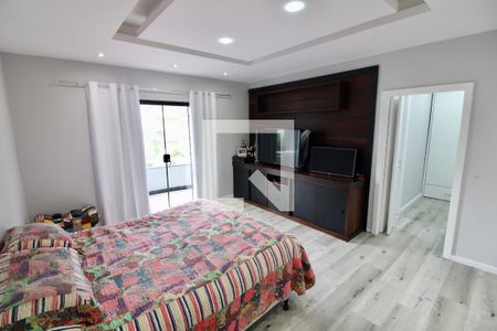 Casa de condomínio à venda com 260m², 5 quartos e 3 vagasSuíte 3