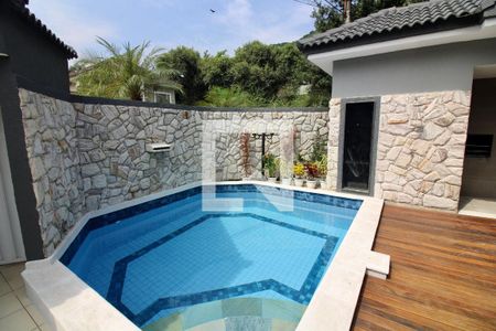 Casa de condomínio à venda com 260m², 5 quartos e 3 vagasPiscina