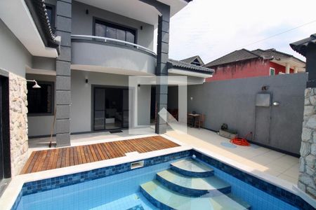 Casa de condomínio à venda com 260m², 5 quartos e 3 vagasPiscina