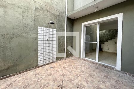 Casa à venda com 70m², 1 quarto e sem vagaÁrea de Serviço e Quintal