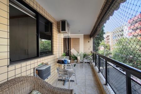 Apartamento à venda com 126m², 3 quartos e 3 vagasVaranda 