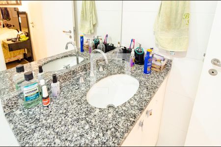 Apartamento para alugar com 76m², 2 quartos e 1 vaga Apartamento para alugar com 76m², 2 quartos e 1 vagaBanheiro da Suíte