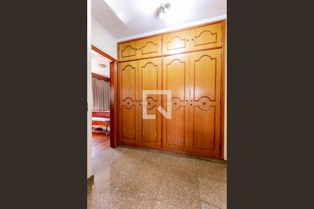 Casa à venda com 400m², 3 quartos e 4 vagas Armário Corredor