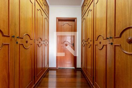 Casa à venda com 400m², 3 quartos e 4 vagasCloset da suíte