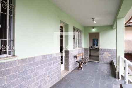 Sacada
 de casa à venda com 4 quartos, 208m² em Camargos, Belo Horizonte