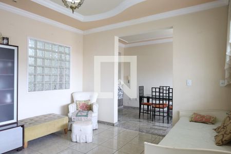 Sala de casa à venda com 4 quartos, 208m² em Camargos, Belo Horizonte