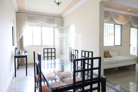 Sala de casa à venda com 4 quartos, 208m² em Camargos, Belo Horizonte