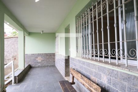 Sacada
 de casa à venda com 4 quartos, 208m² em Camargos, Belo Horizonte