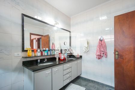 Casa à venda com 313m², 3 quartos e 4 vagasBanheiro da suíte 01