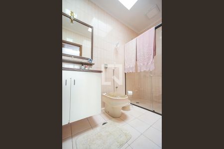 Casa à venda com 313m², 3 quartos e 4 vagasBanheiro da suíte 02