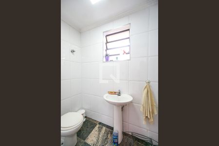 Casa à venda com 313m², 3 quartos e 4 vagasBanheiro de serviço da garagem