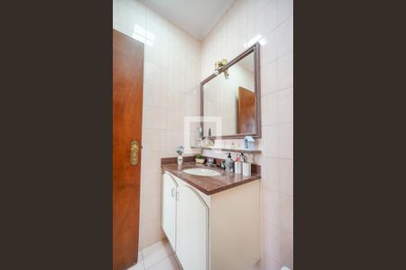 Casa à venda com 313m², 3 quartos e 4 vagasBanheiro da suíte 02