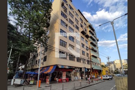 Apartamento à venda com 69m², 2 quartos e sem vagaFachada e portaria