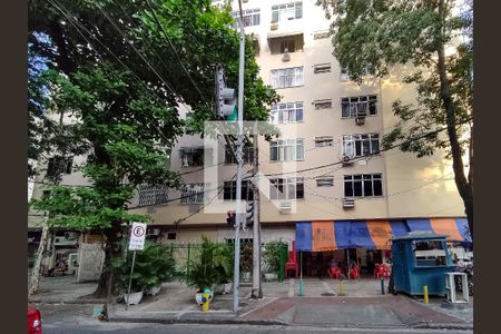Apartamento à venda com 69m², 2 quartos e sem vagaFachada e portaria